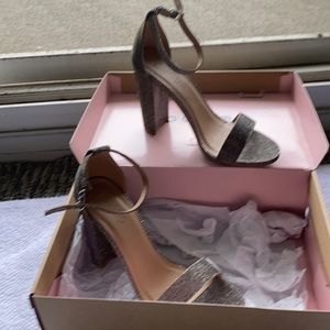 Glitter evening shoe